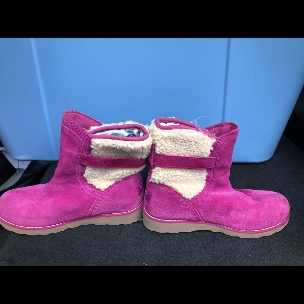 Kids Uggs - Picture 2 of 3
